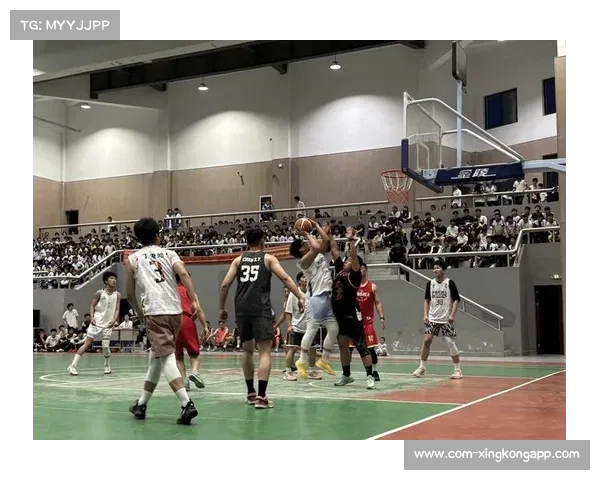 华南赛区现场氛围热烈，观众热情加油助威，激发选手斗志